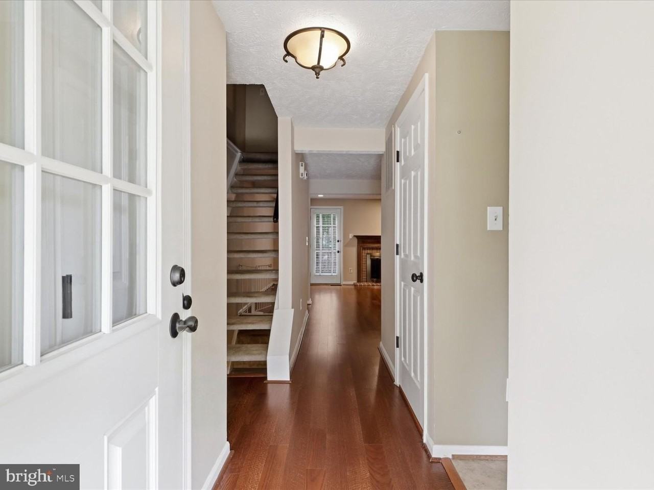 1563 Autumn Ridge Cir - Photo 4 of 26