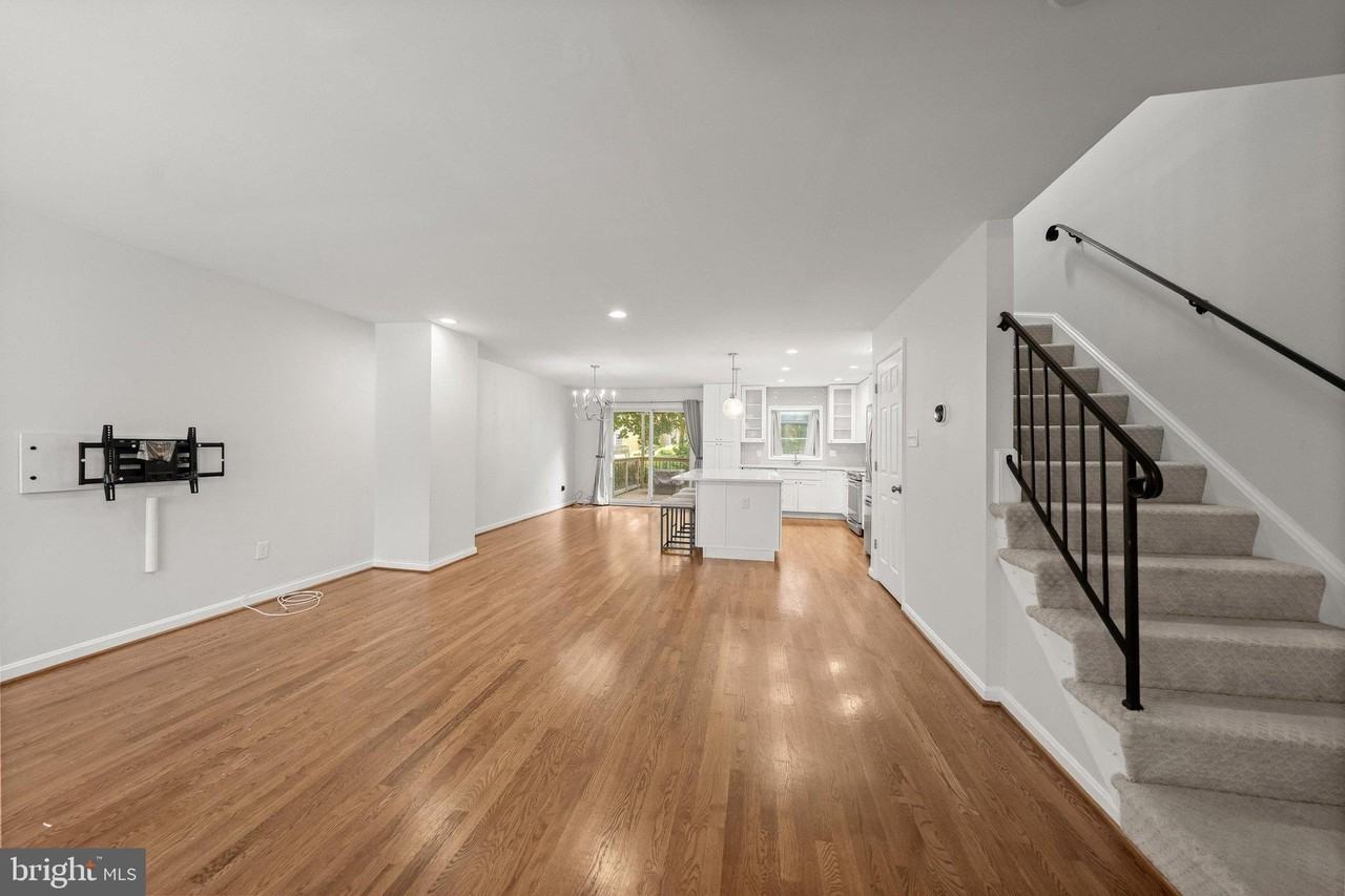 315 Center St N - Photo 3 of 32