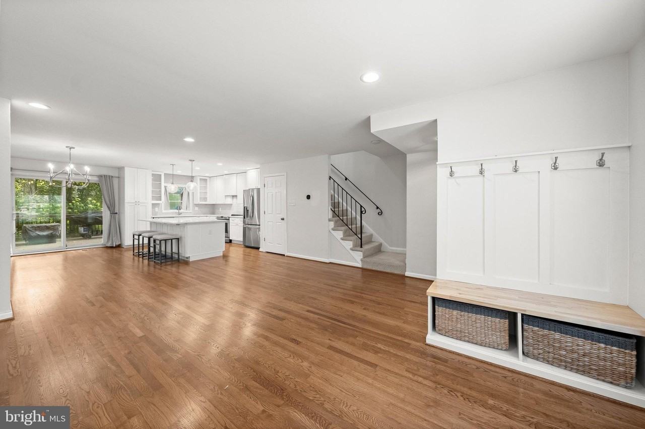 315 Center St N - Photo 5 of 32