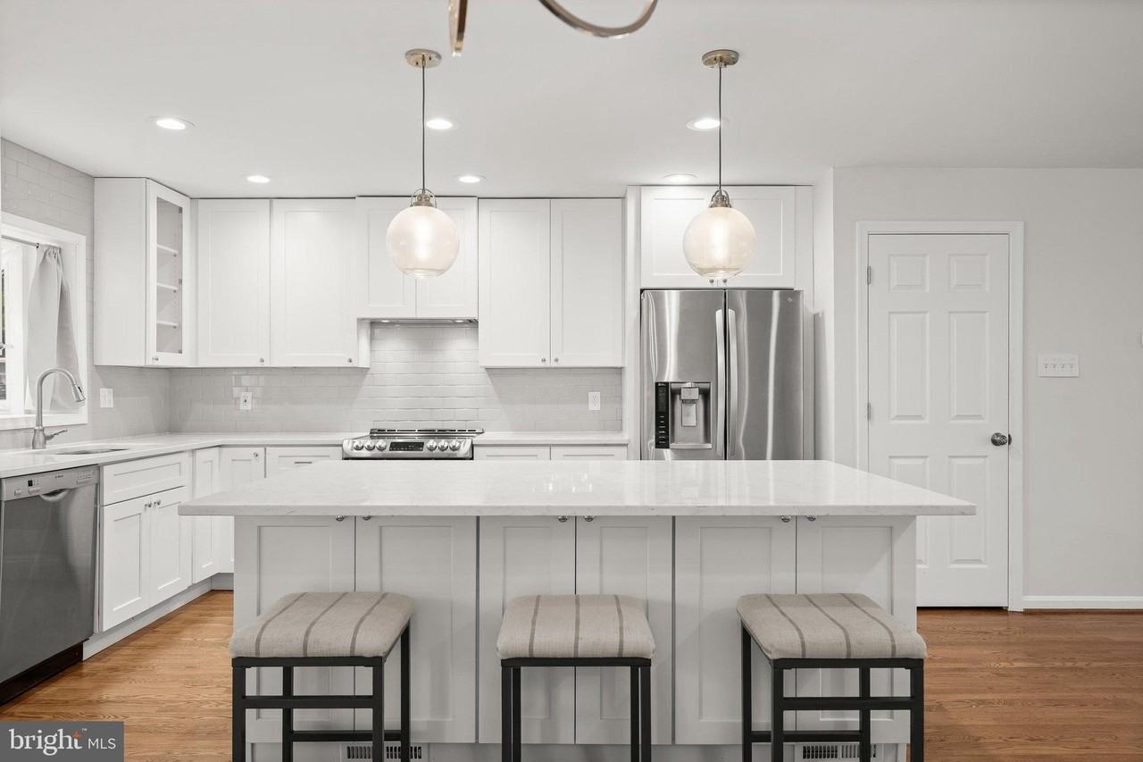 315 Center St N - Photo 6 of 32