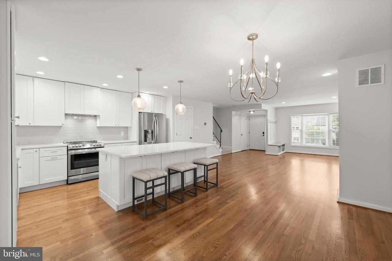 315 Center St N - Photo 7 of 32