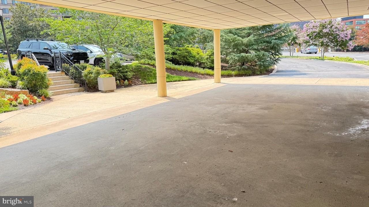 8330 Greensboro Dr #06-0003 - Photo 5 of 17