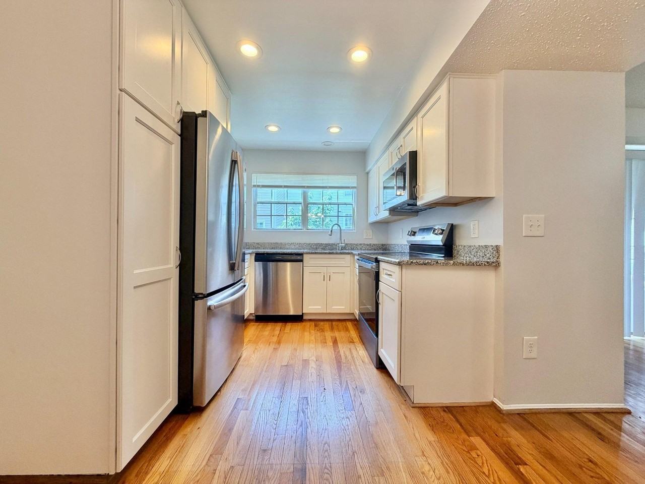 109 Fort Evans Rd Se #C - Photo 6 of 23