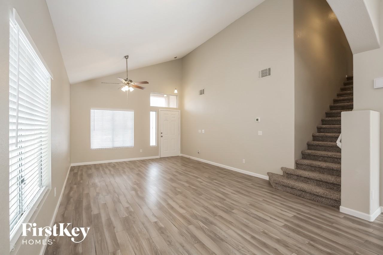 5313 Fall Meadows Ave - Photo 3 of 15