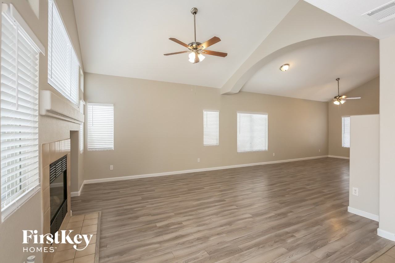 5313 Fall Meadows Ave - Photo 4 of 15