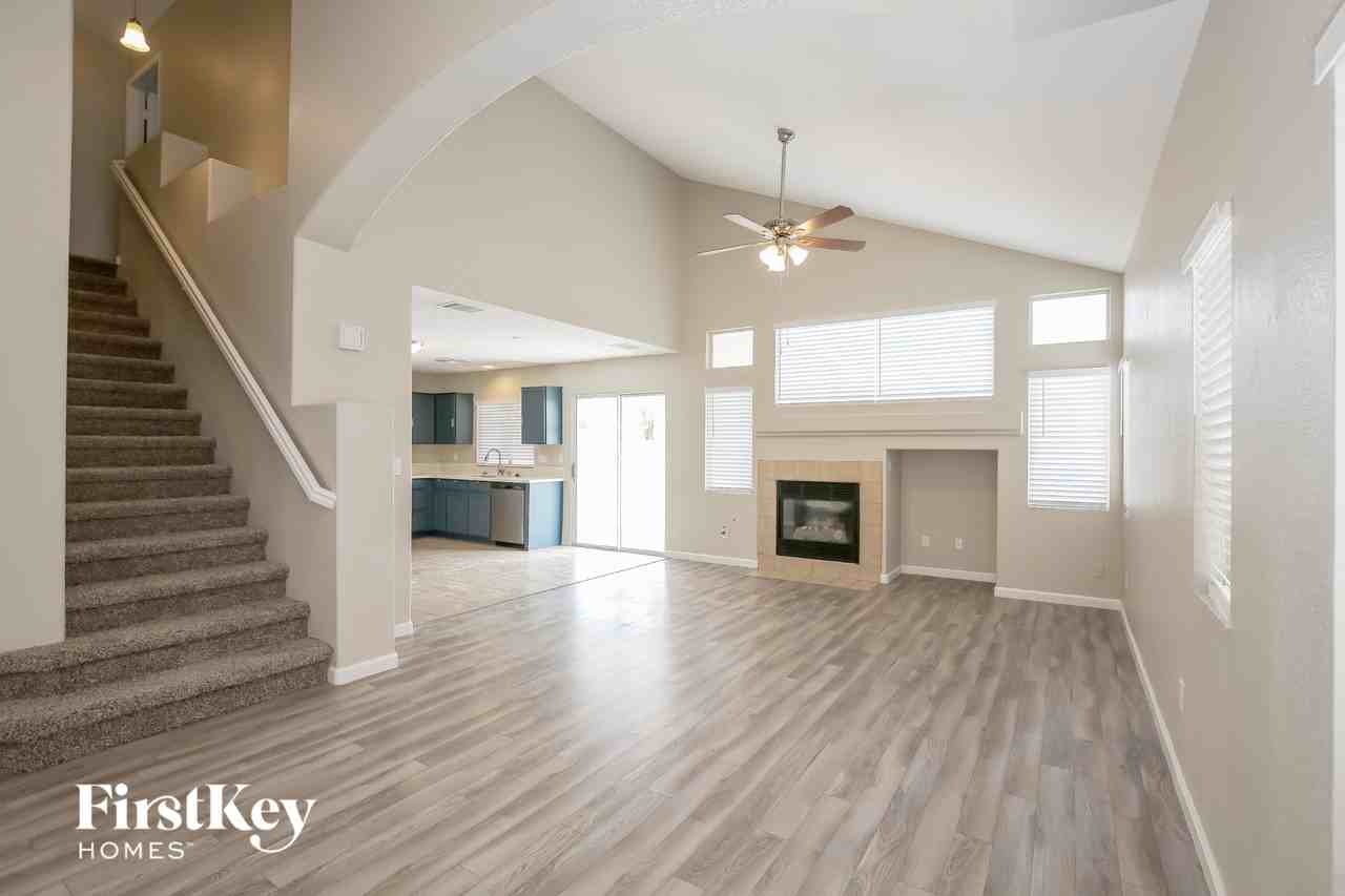 5313 Fall Meadows Ave - Photo 5 of 15