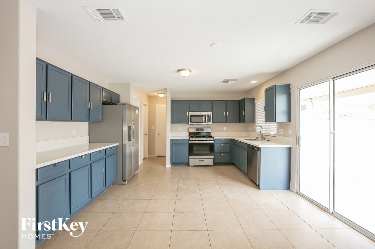 5313 Fall Meadows Ave - Photo 6 of 15