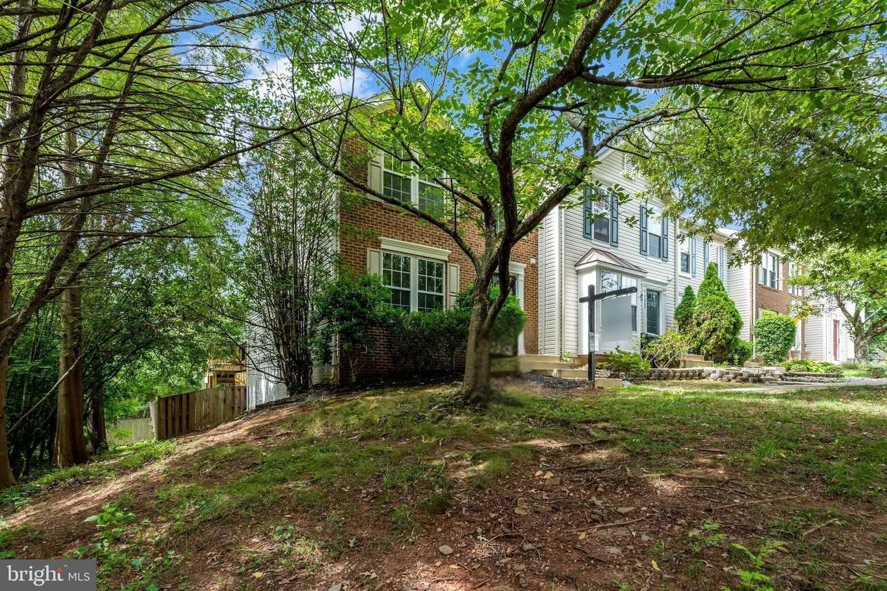 7057 Sauvage Ln - Photo 3 of 50