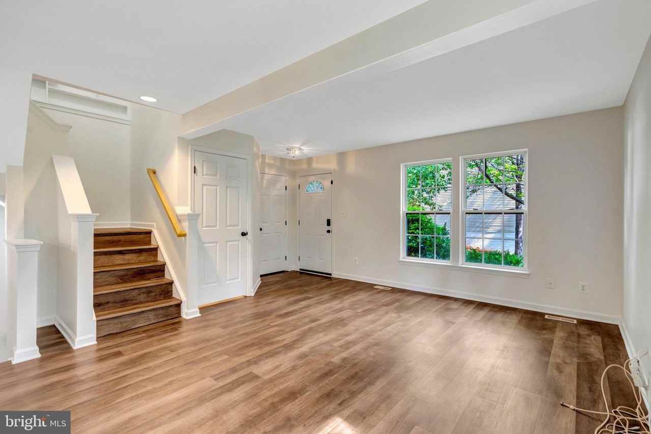 7057 Sauvage Ln - Photo 7 of 50