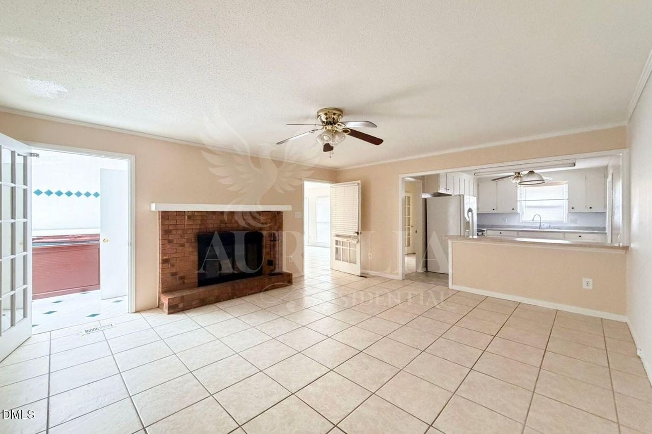1408 Imperial Dr - Photo 2 of 16