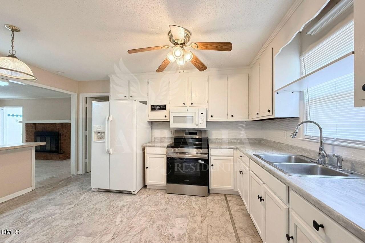 1408 Imperial Dr - Photo 3 of 16