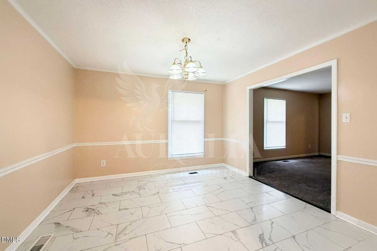 1408 Imperial Dr - Photo 4 of 16