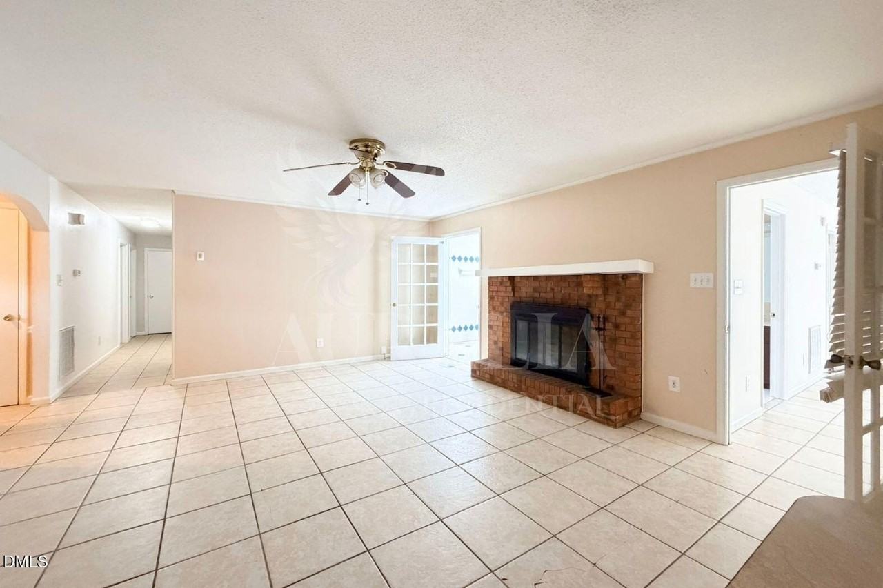 1408 Imperial Dr - Photo 6 of 16