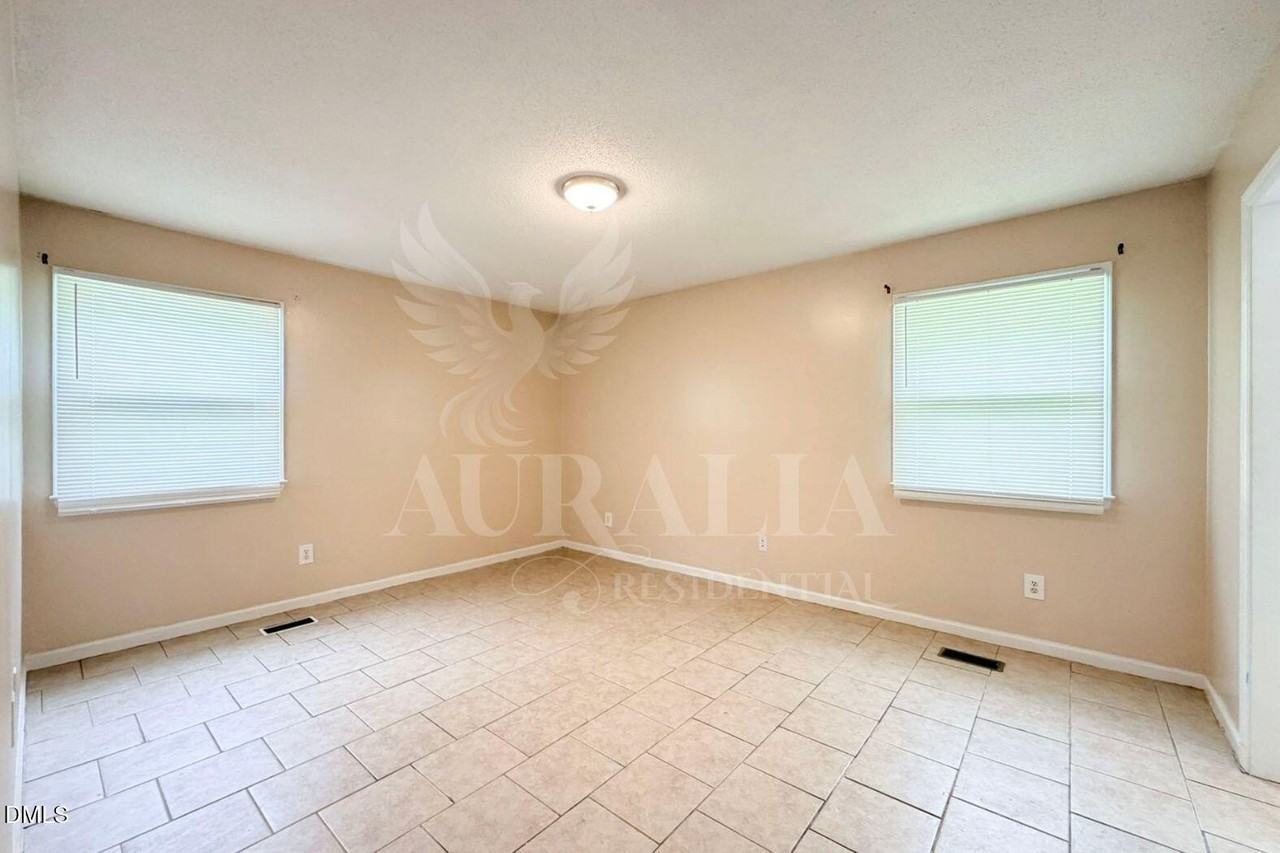 1408 Imperial Dr - Photo 7 of 16
