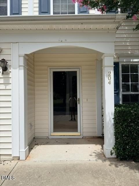 204 Caraleigh Ct - Photo 4 of 37