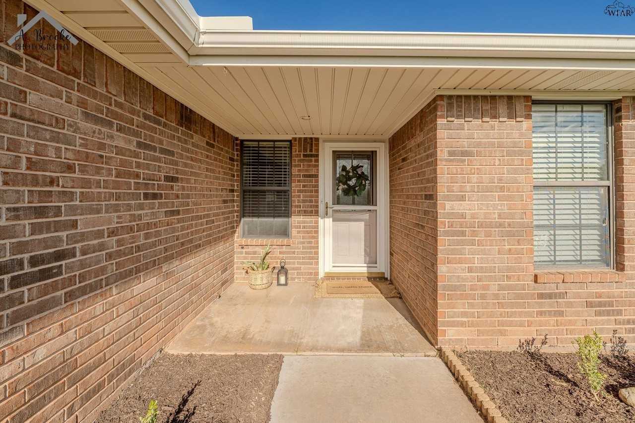 1505 City View Dr - Photo 4 of 30