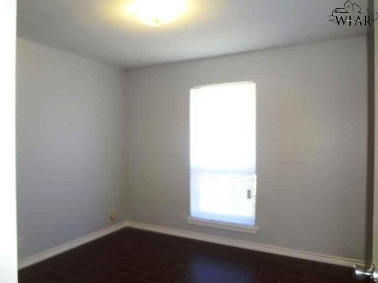 4714 Lois Ln - Photo 7 of 17