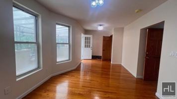featured image of 350 E 5th St