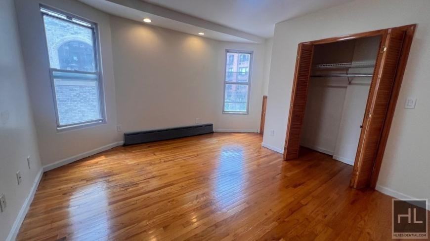 350 E 5th St - Photo 4 of 10