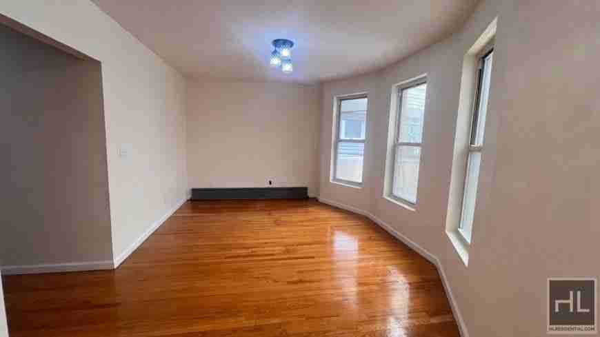 350 E 5th St - Photo 5 of 10