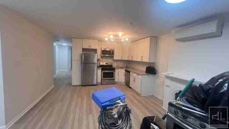 1195 Saint Marks Ave - Photo 2 of 10