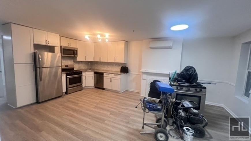 1195 Saint Marks Ave - Photo 3 of 10