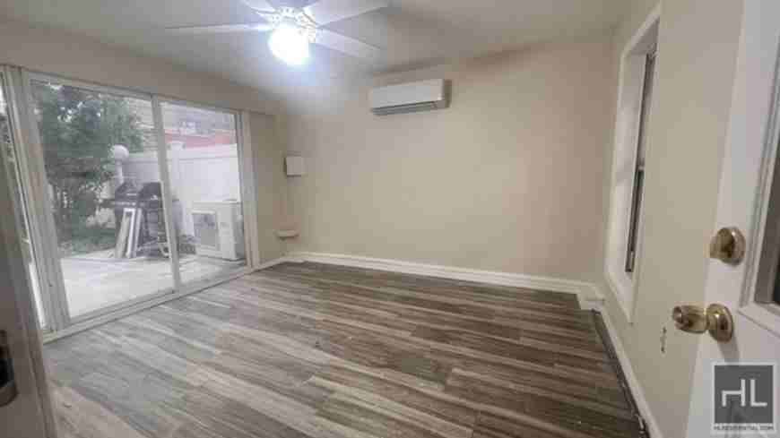 1195 Saint Marks Ave - Photo 4 of 10