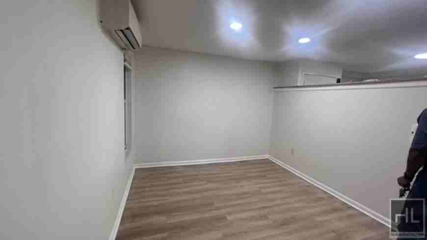 1195 Saint Marks Ave - Photo 5 of 10