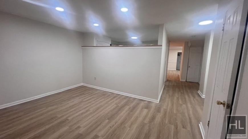 1195 Saint Marks Ave - Photo 6 of 10