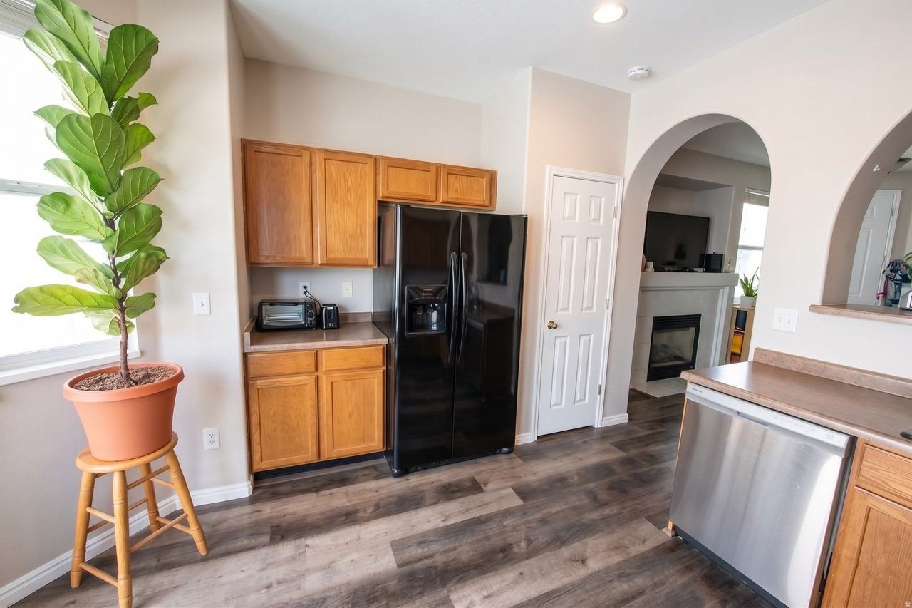 238 Caleb Dr - Photo 4 of 13