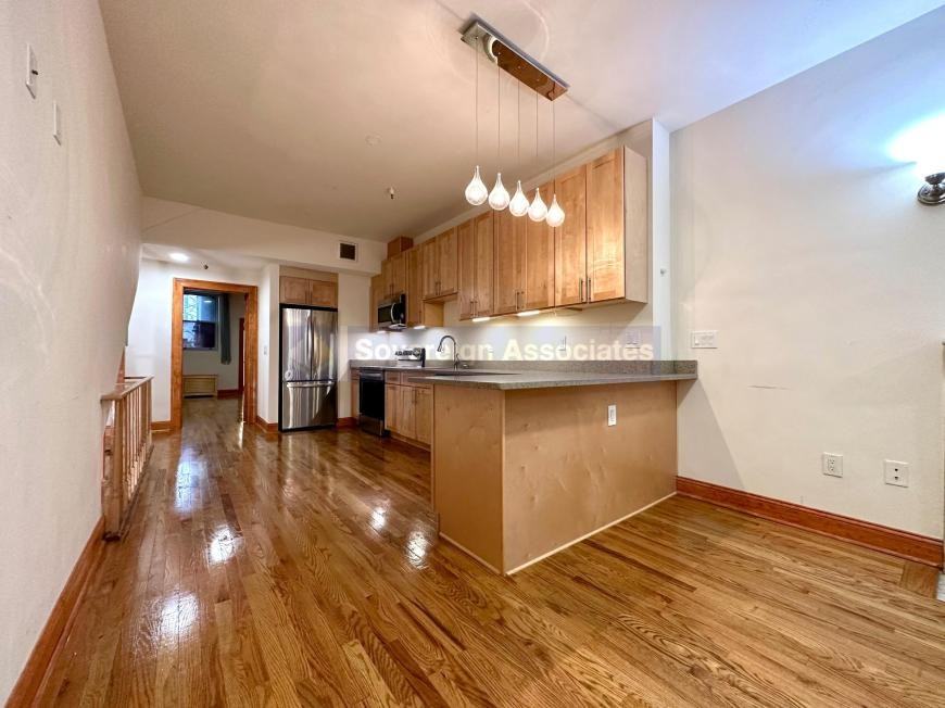 317 W 108th St - Photo 5 of 10