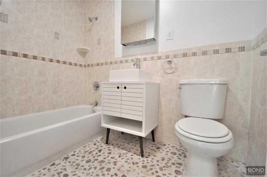 1559 Dean St - Photo 5 of 7