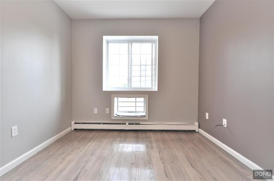 1559 Dean St - Photo 6 of 7