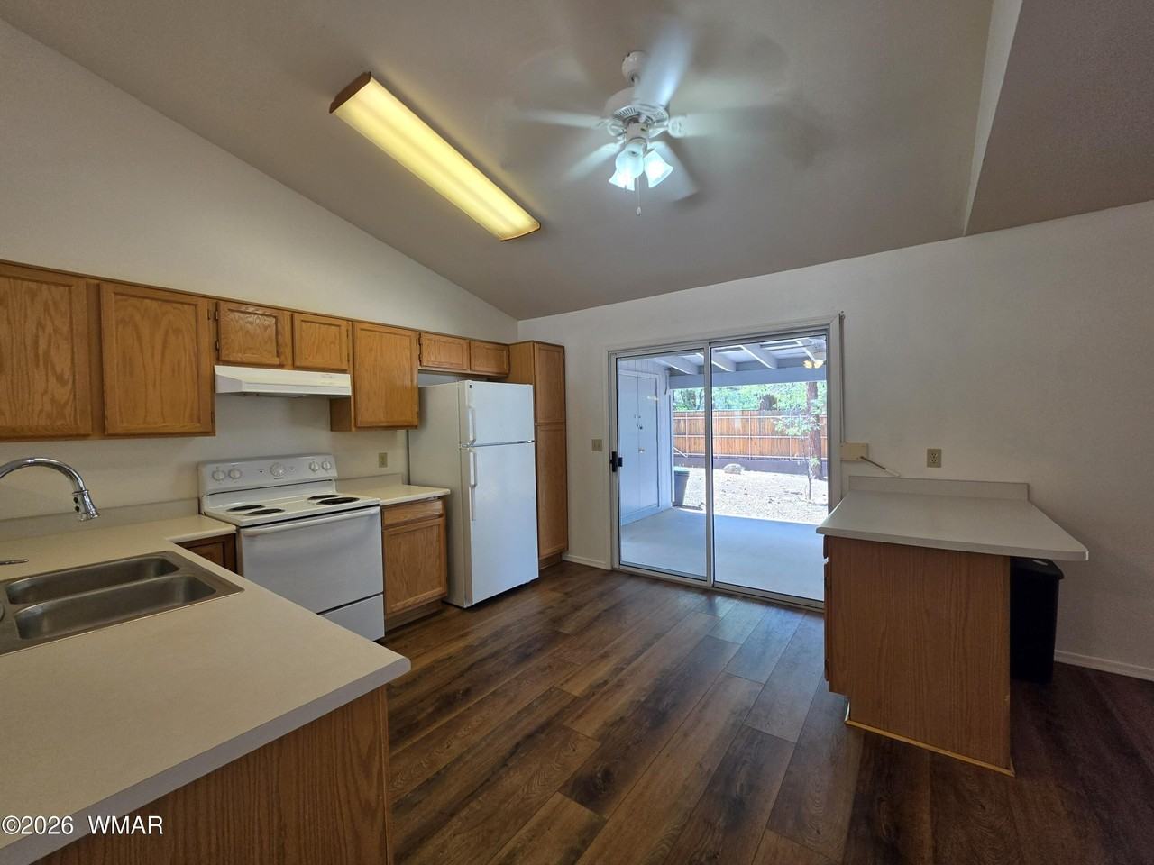 1721 W Hall St - Photo 5 of 20