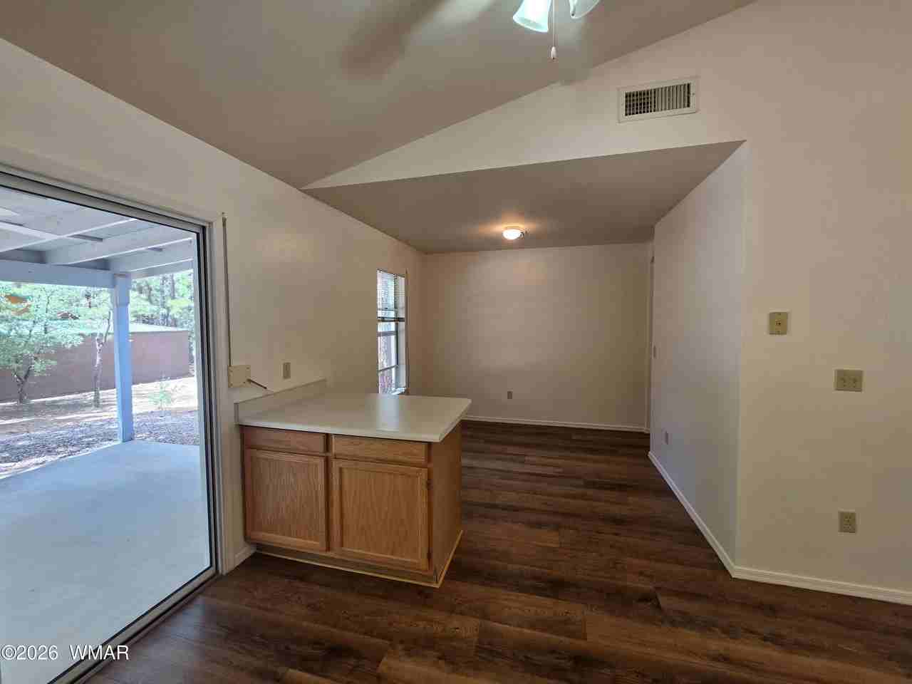 1721 W Hall St - Photo 7 of 20