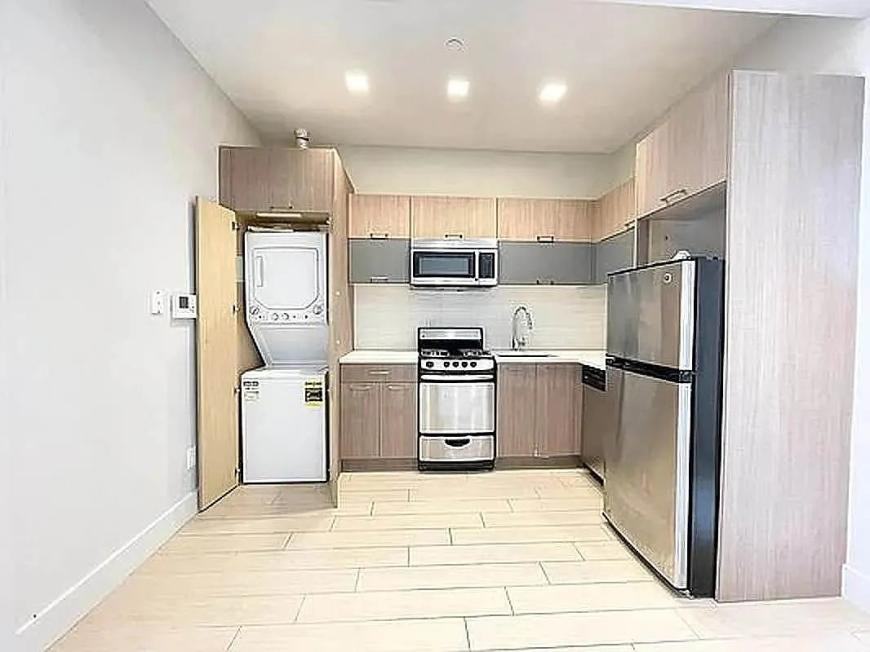 273 W 138th St - Photo 3 of 7