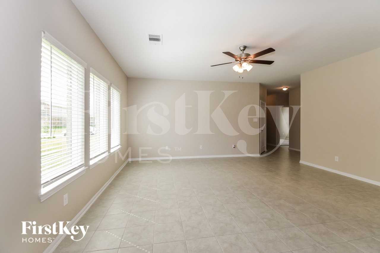 8020 Quartz Ln - Photo 2 of 19