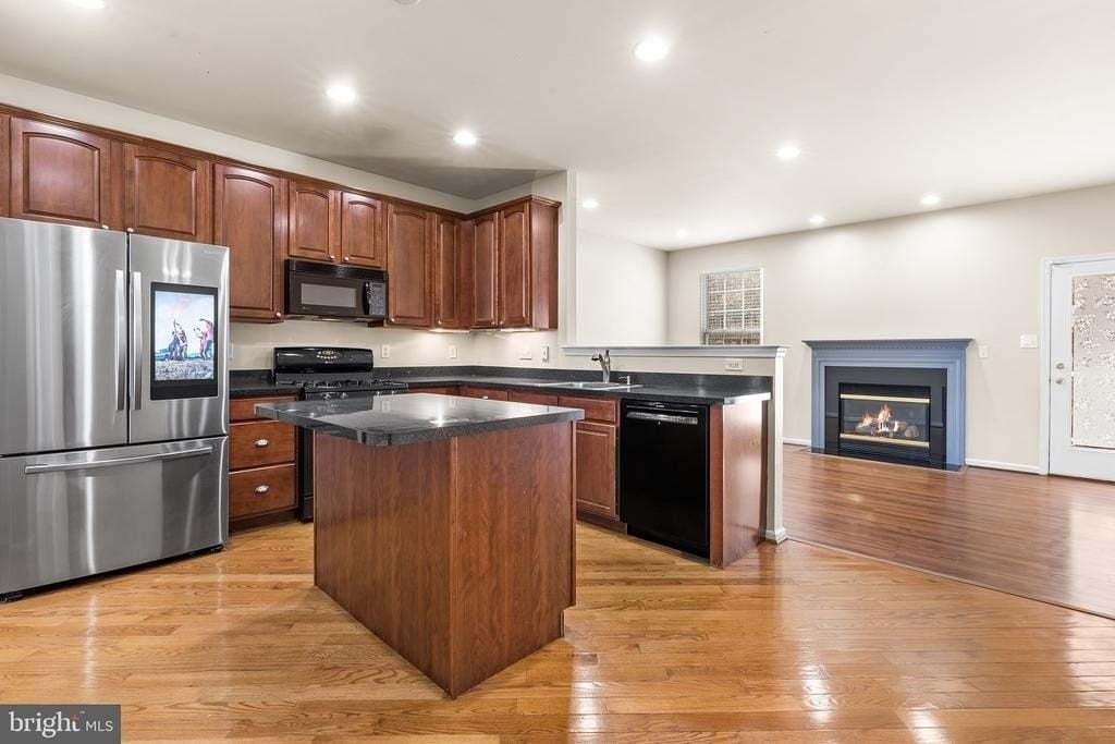 271 Yorktown Ct - Photo 3 of 37