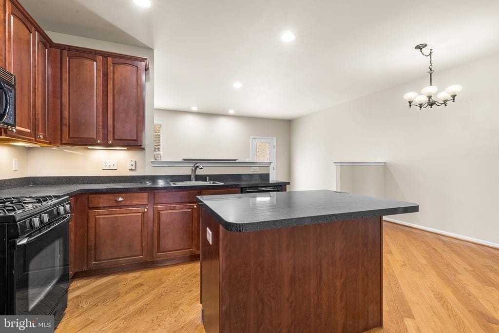 271 Yorktown Ct - Photo 5 of 37