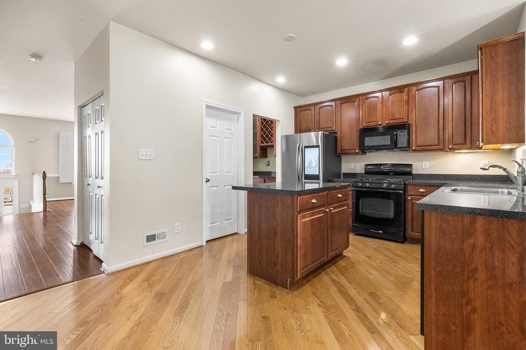 271 Yorktown Ct - Photo 7 of 37