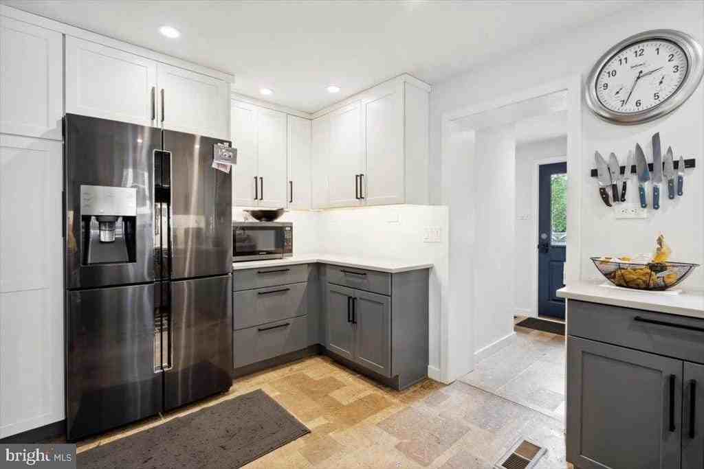 224 Edgemont Ave - Photo 3 of 20