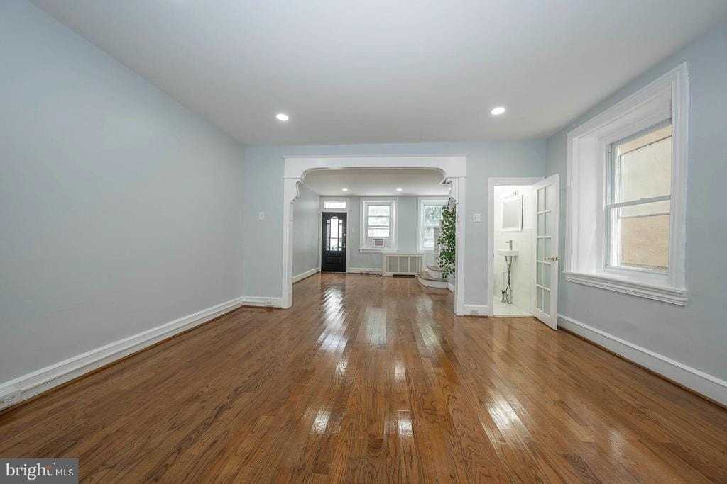 201 Dupont St - Photo 6 of 50