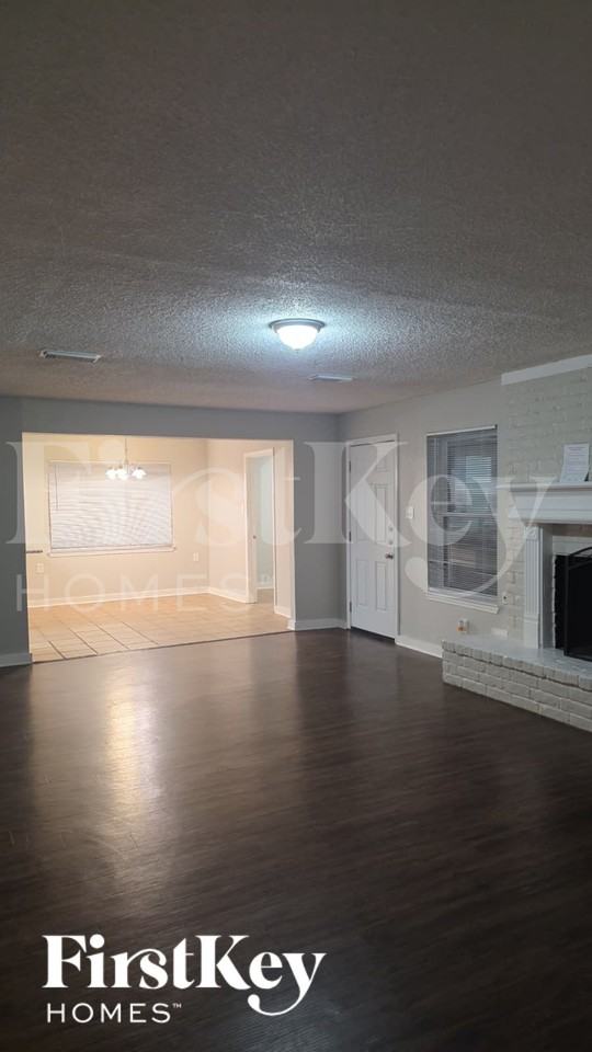 1115 Tigris Ln - Photo 2 of 10