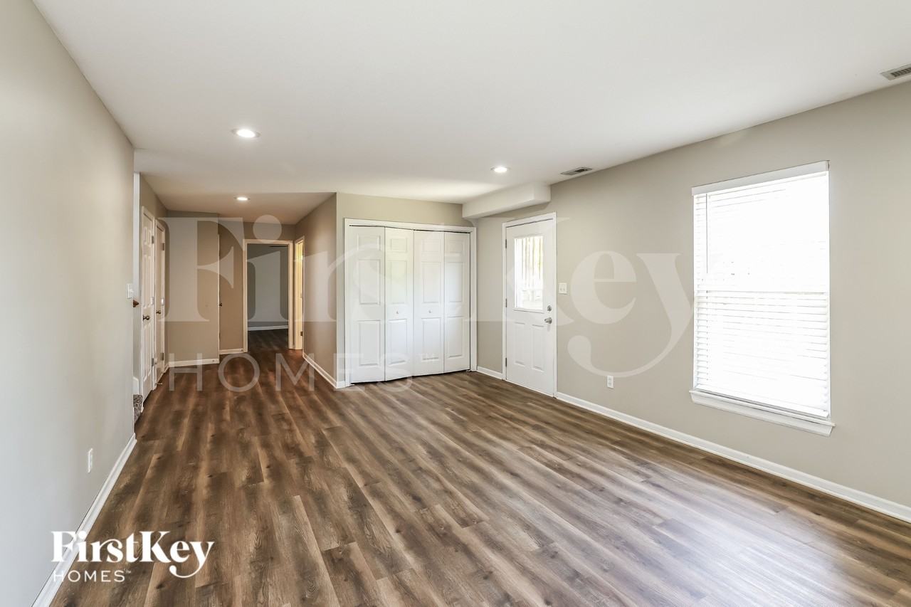 904 Madelyn Dr - Photo 2 of 19