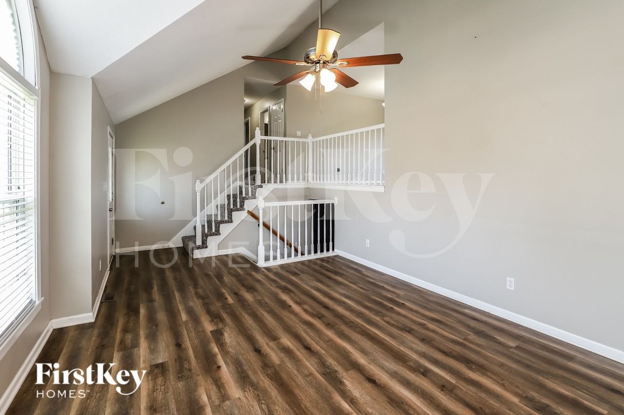 904 Madelyn Dr - Photo 3 of 19
