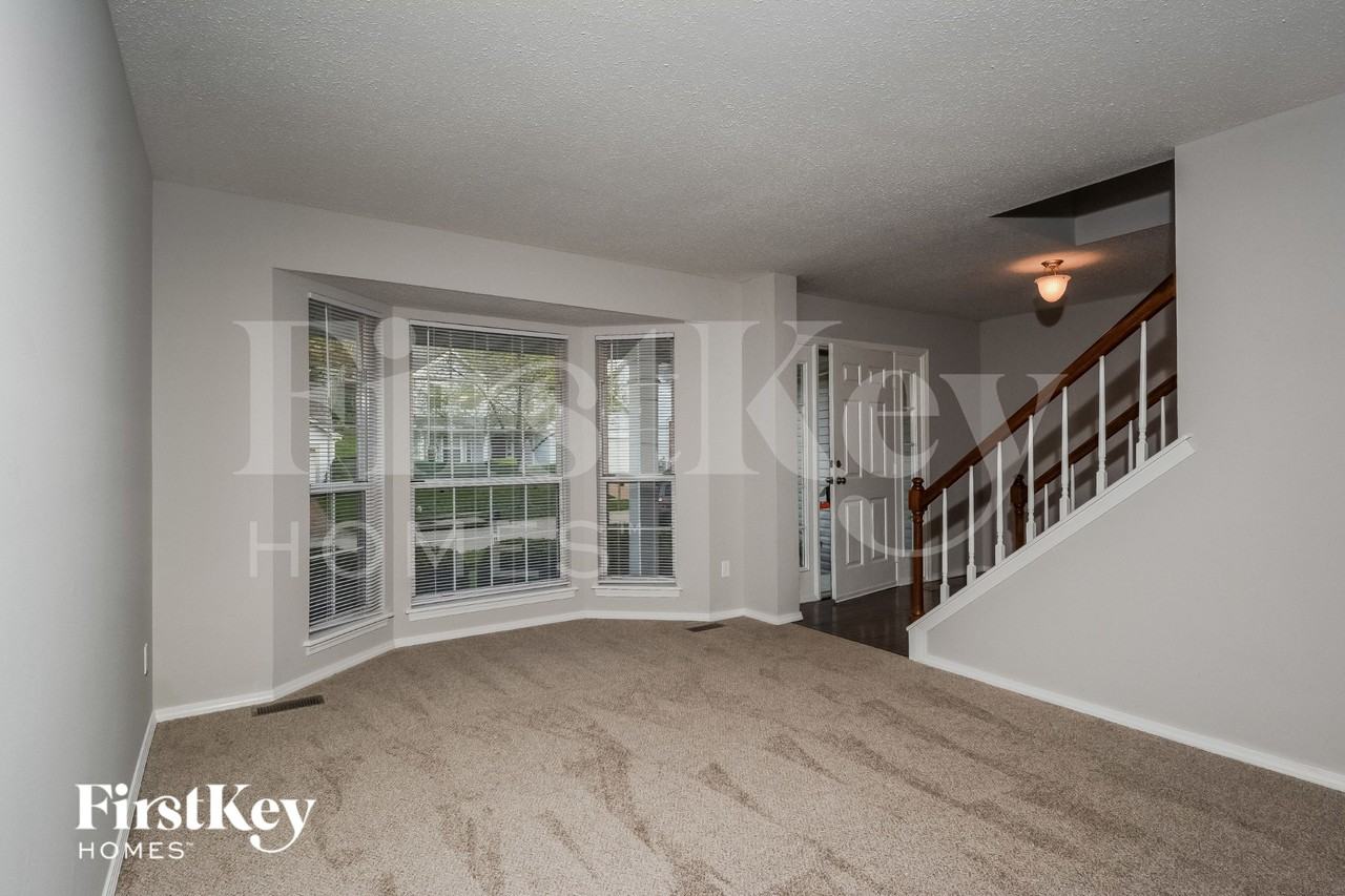 457 Oak Glen Dr - Photo 3 of 15