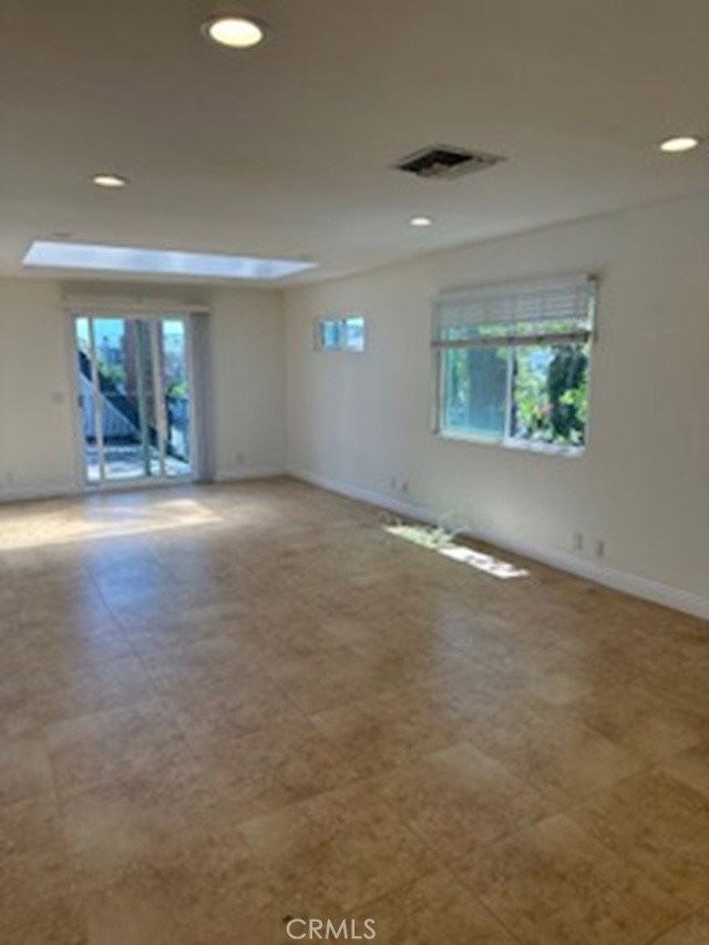 501 Marguerite Ave #1-2 - Photo 7 of 8