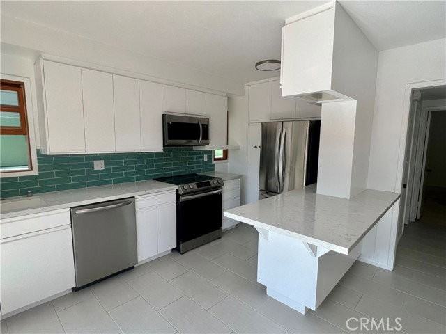 221 Diamond Ave - Photo 3 of 4