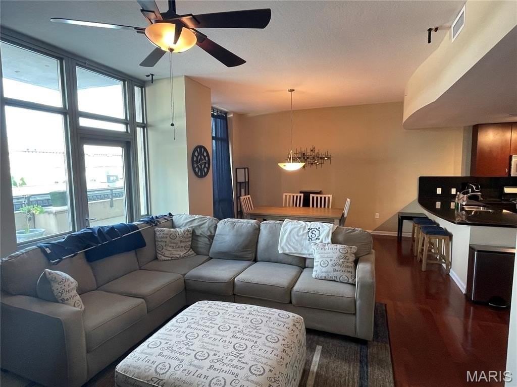 4909 Laclede Ave #705 - Photo 3 of 25