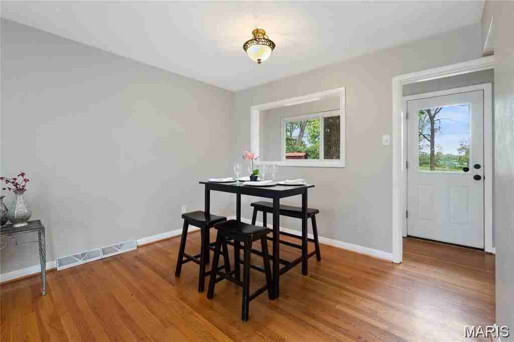 9731 Twincrest Dr - Photo 4 of 19